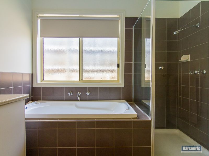 10 Lawrence Road, Drouin VIC 3818