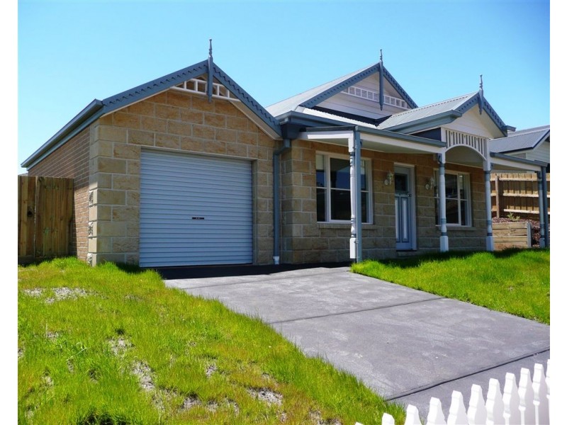 26 Shae Crescent, Drouin VIC 3818