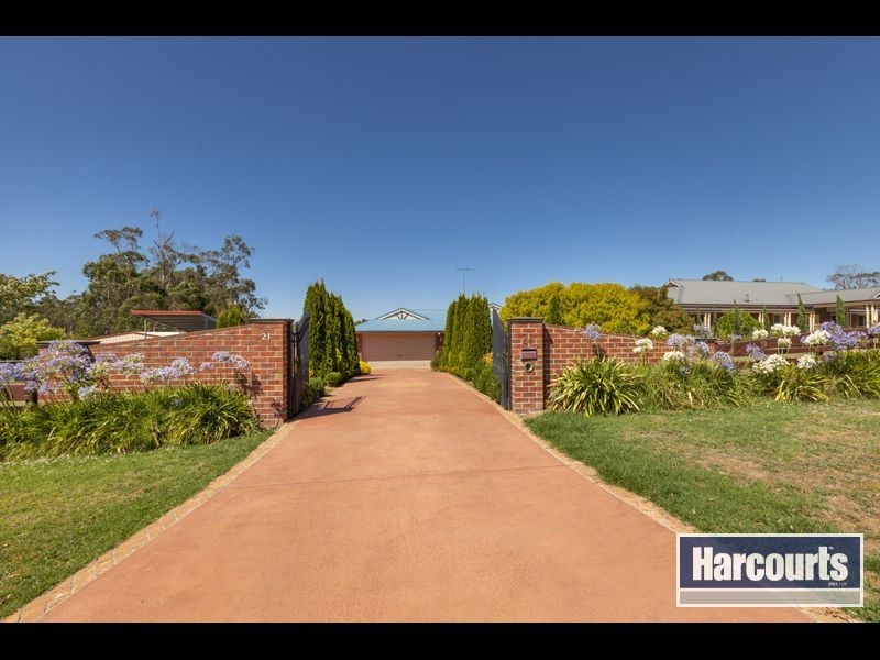 21 Robin Hood Way, Drouin VIC 3818