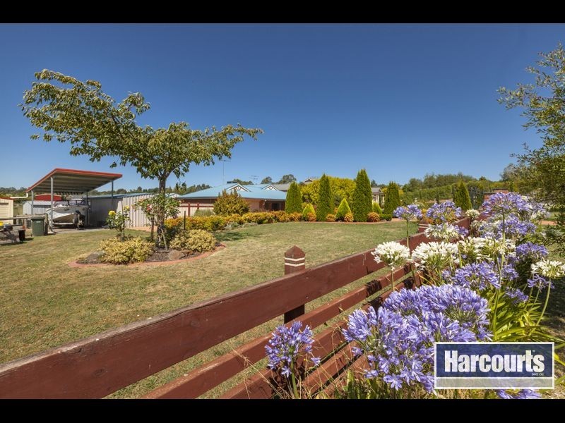 21 Robin Hood Way, Drouin VIC 3818