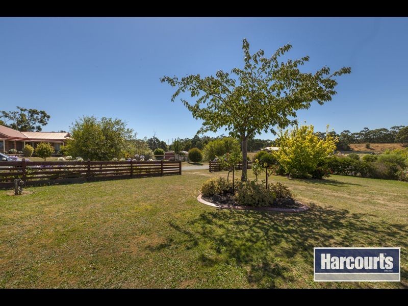 21 Robin Hood Way, Drouin VIC 3818