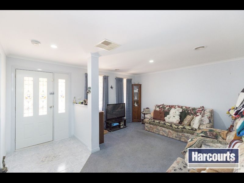 21 Robin Hood Way, Drouin VIC 3818