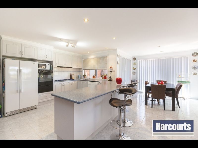 21 Robin Hood Way, Drouin VIC 3818