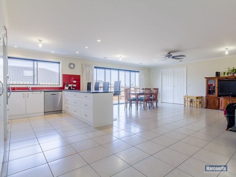 14 Mayfair Drive, Drouin VIC 3818