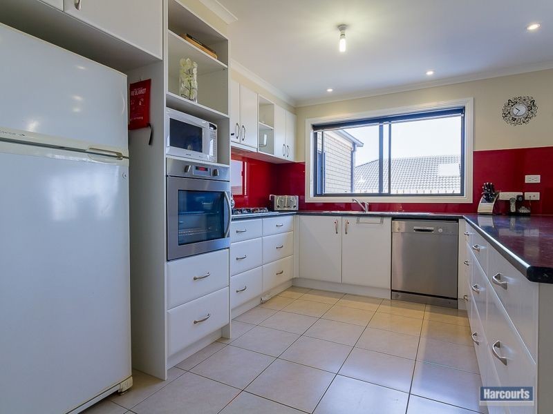 14 Mayfair Drive, Drouin VIC 3818