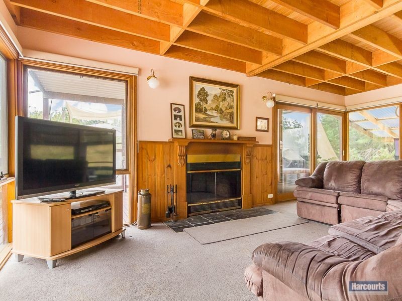 70 Clarke and Barr Road, Jindivick VIC 3818