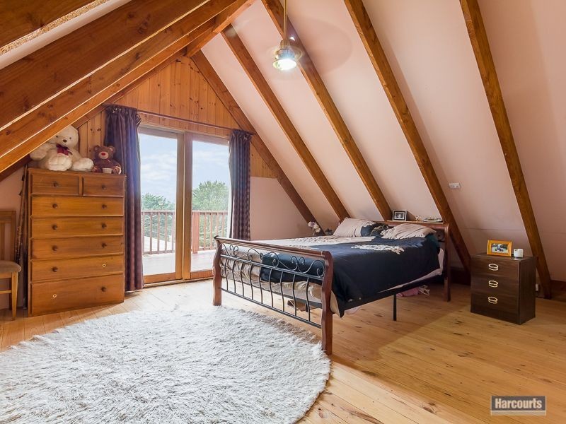 70 Clarke and Barr Road, Jindivick VIC 3818
