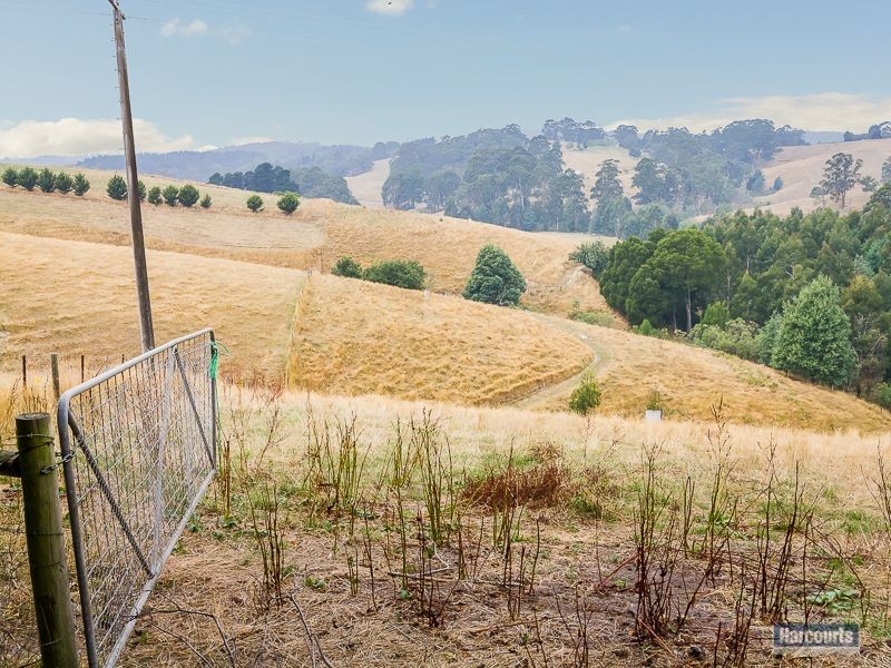 70 Clarke and Barr Road, Jindivick VIC 3818