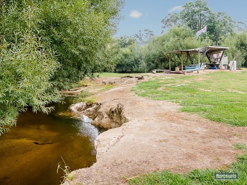 70 Clarke and Barr Road, Jindivick VIC 3818