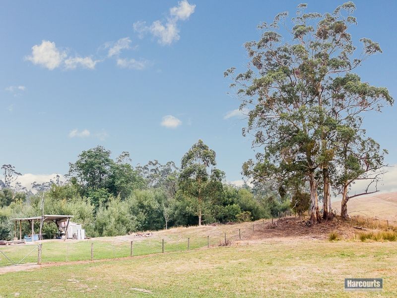 70 Clarke and Barr Road, Jindivick VIC 3818