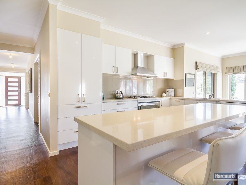 7 Lakeside Court, Drouin VIC 3818