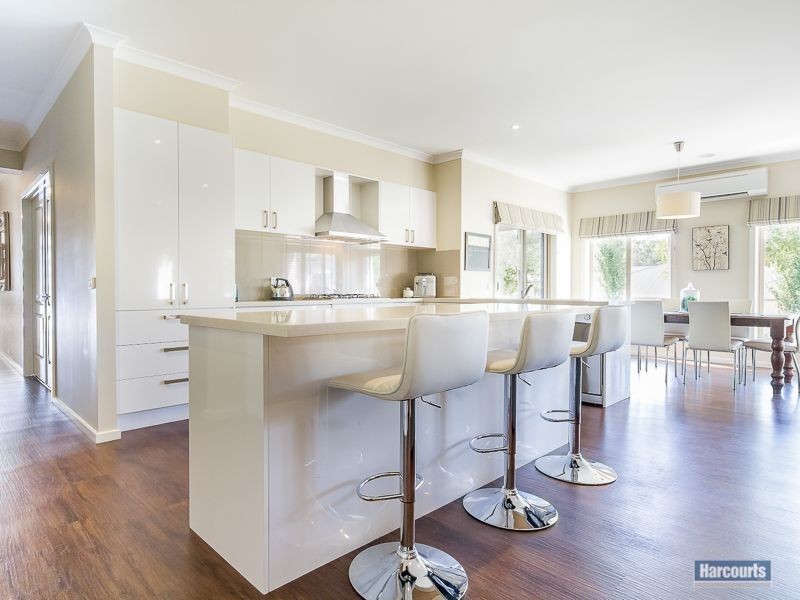 7 Lakeside Court, Drouin VIC 3818