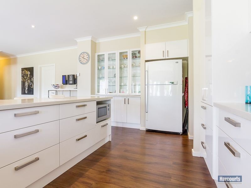 7 Lakeside Court, Drouin VIC 3818