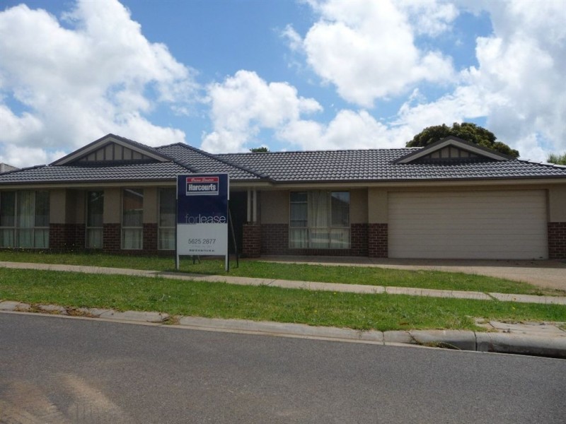 3 Rivendale Crescent, Drouin VIC 3818