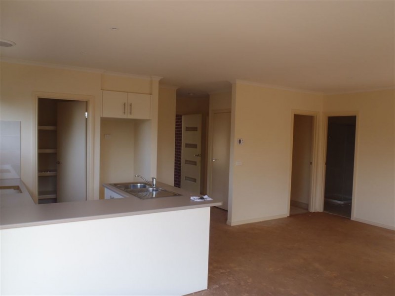 2/22 Main South Road, Drouin VIC 3818