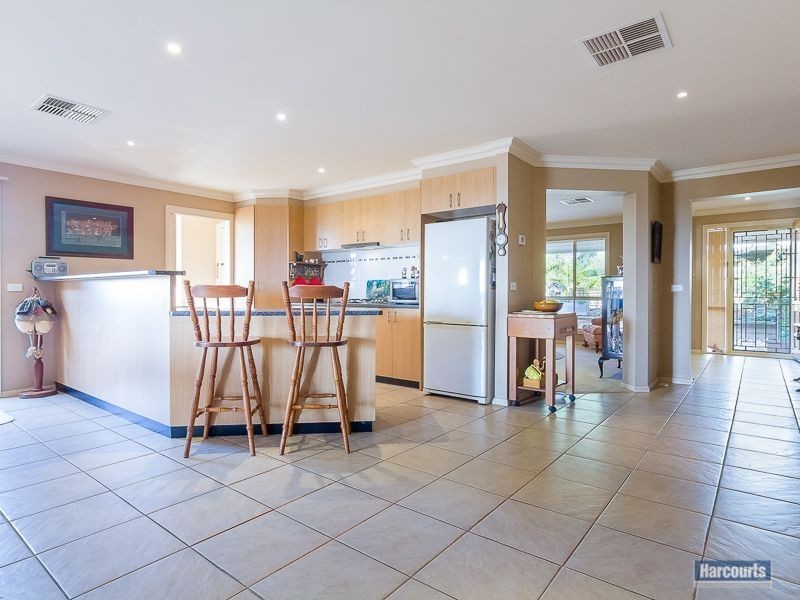 5 Rus Rees Court, Drouin VIC 3818