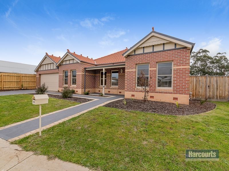 99 Cook Street, Drouin VIC 3818