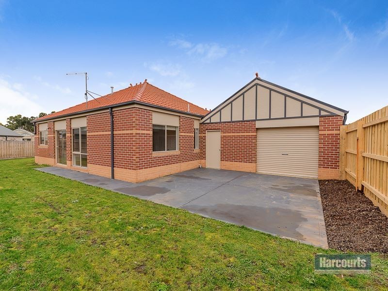 99 Cook Street, Drouin VIC 3818