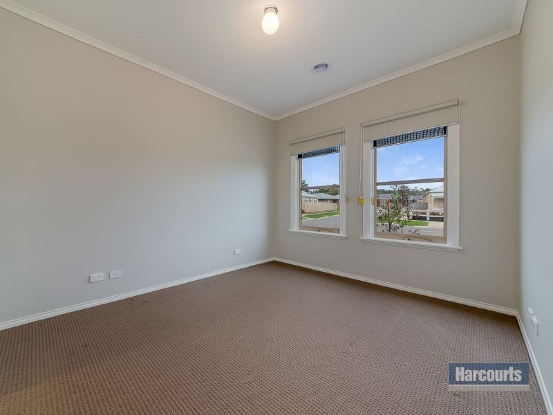 99 Cook Street, Drouin VIC 3818