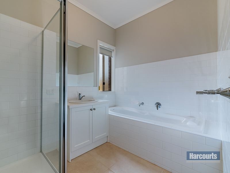 99 Cook Street, Drouin VIC 3818