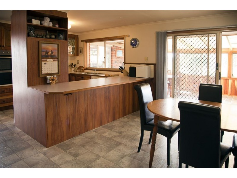 64 Lardner Road, Drouin VIC 3818