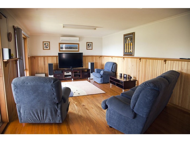 64 Lardner Road, Drouin VIC 3818