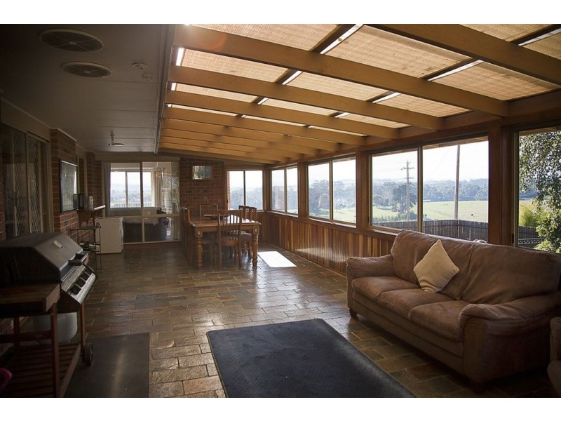 64 Lardner Road, Drouin VIC 3818