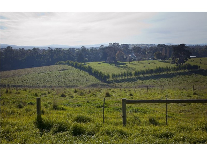 64 Lardner Road, Drouin VIC 3818