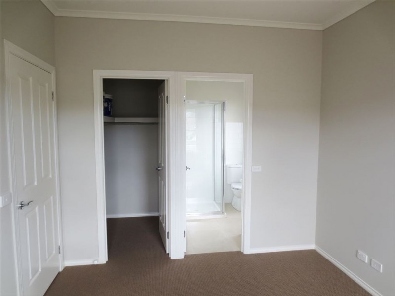 99 Cook Street, Drouin VIC 3818