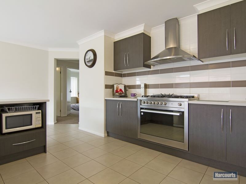 35 Lyndhurst Square, Drouin VIC 3818