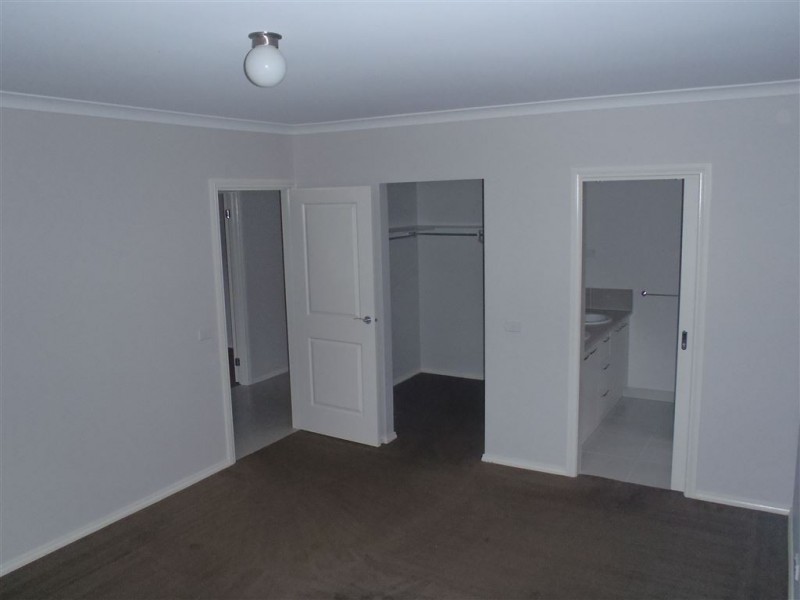 17 Skipton Street, Drouin VIC 3818