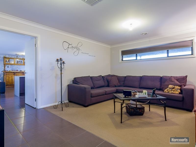 27 Claudia Crescent, Drouin VIC 3818