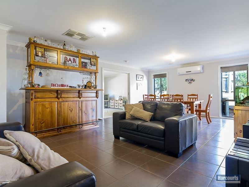 27 Claudia Crescent, Drouin VIC 3818