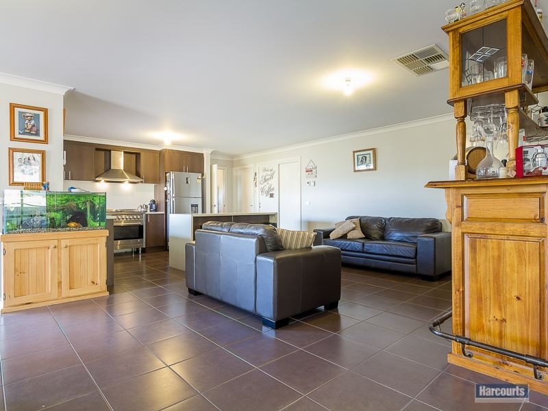 27 Claudia Crescent, Drouin VIC 3818
