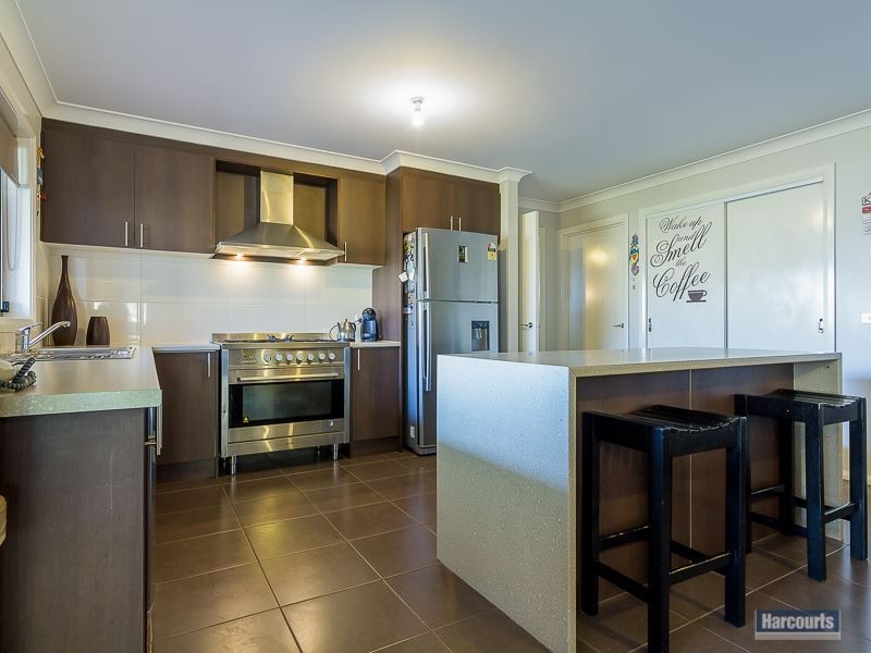 27 Claudia Crescent, Drouin VIC 3818