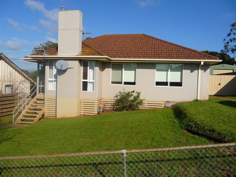 8 Bertram Street, Drouin VIC 3818