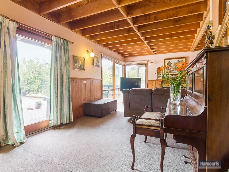 70 Clarke and Barr Road, Jindivick VIC 3818