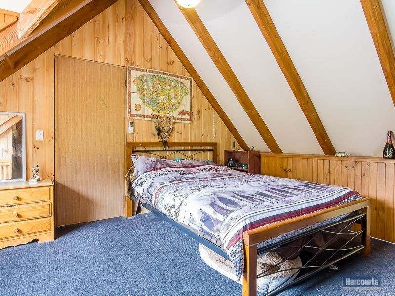 70 Clarke and Barr Road, Jindivick VIC 3818