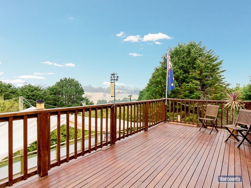 70 Clarke and Barr Road, Jindivick VIC 3818