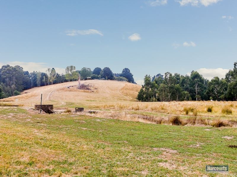 70 Clarke and Barr Road, Jindivick VIC 3818