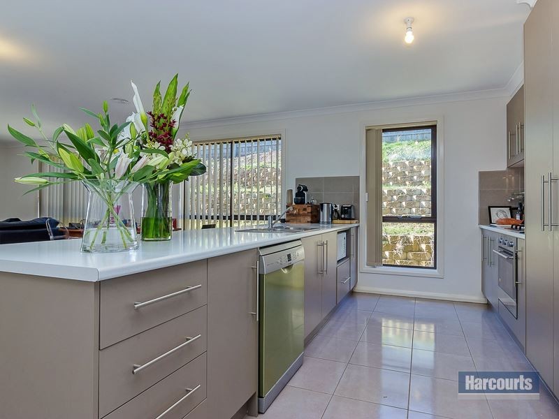 30 Hatfield Drive, Drouin VIC 3818