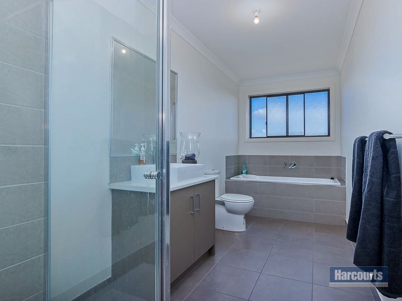 30 Hatfield Drive, Drouin VIC 3818