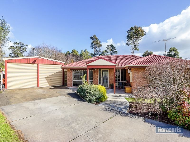 11 Adam Court, Drouin VIC 3818