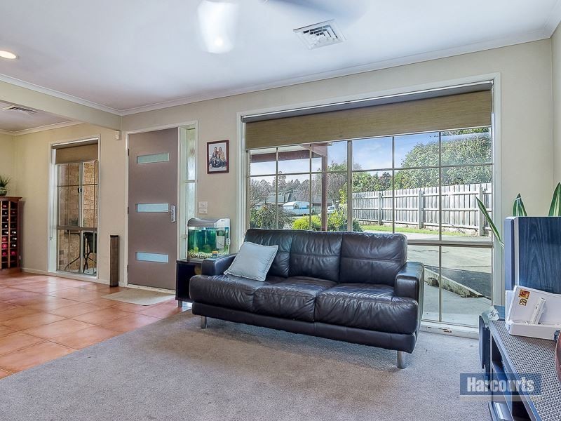 11 Adam Court, Drouin VIC 3818