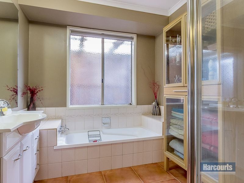 11 Adam Court, Drouin VIC 3818