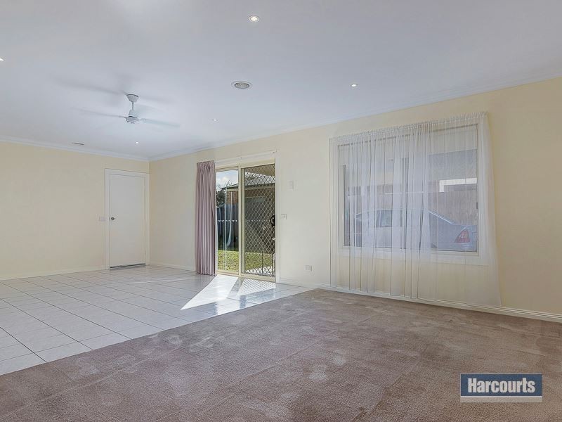 2/5 Karrala Court, Drouin VIC 3818