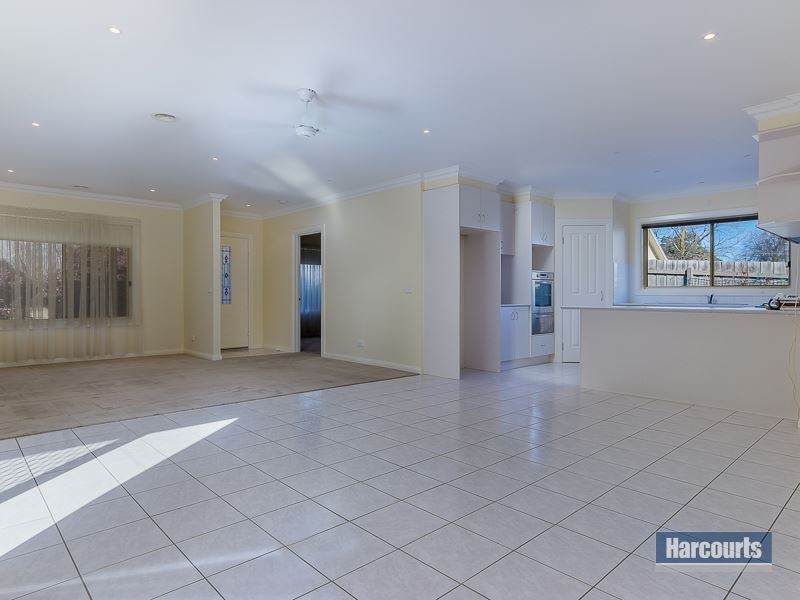 2/5 Karrala Court, Drouin VIC 3818