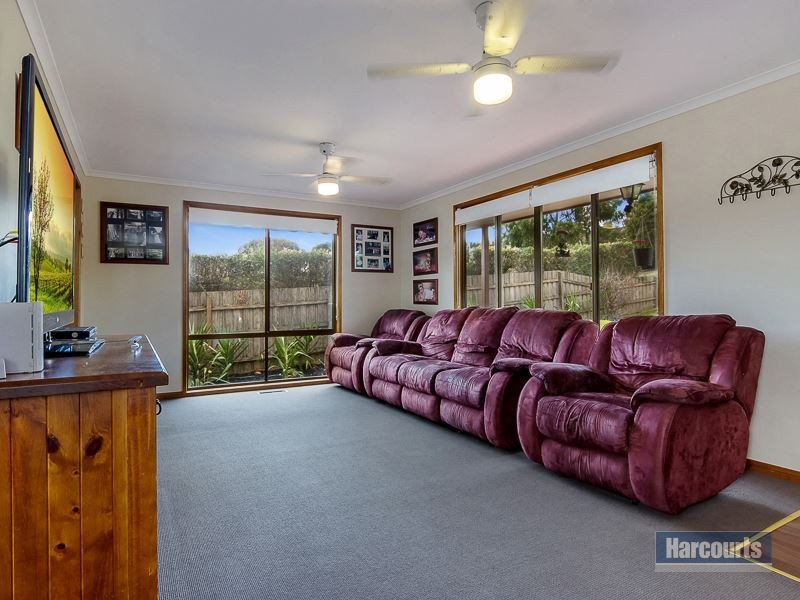 11 Bennett Street, Drouin VIC 3818