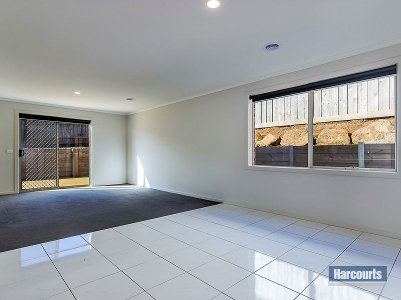 111 Jackson Drive, Drouin VIC 3818
