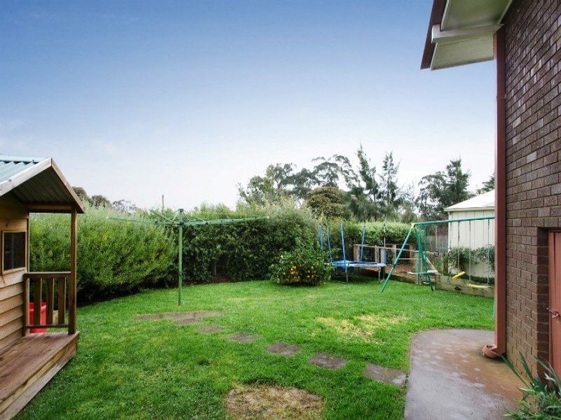4 Lindsay Street, Drouin VIC 3818
